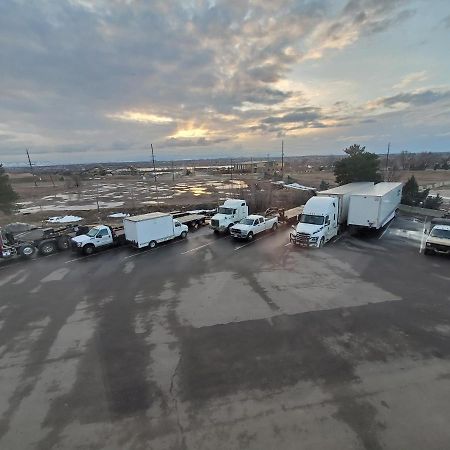 Super 8 By Wyndham Henderson North East Denver Екстериор снимка