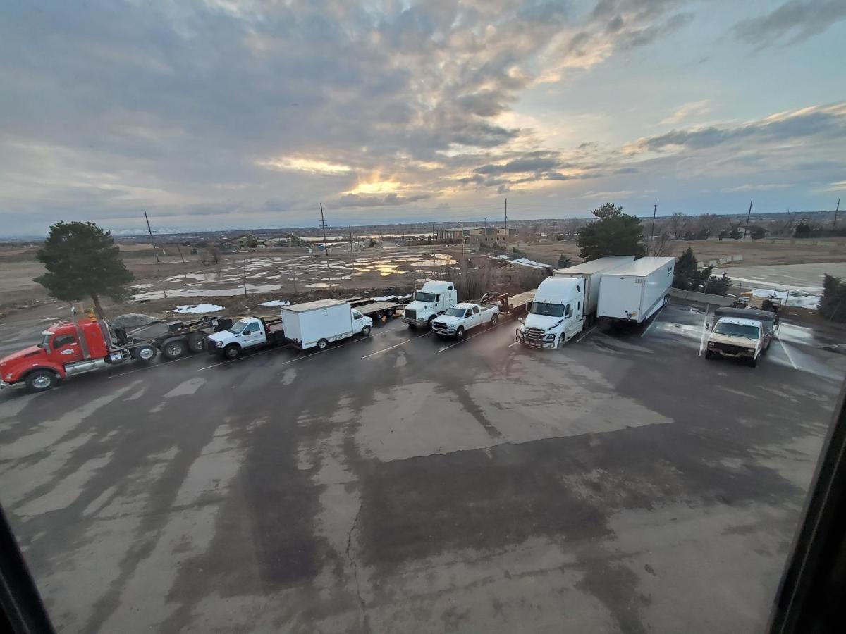 Super 8 By Wyndham Henderson North East Denver Екстериор снимка