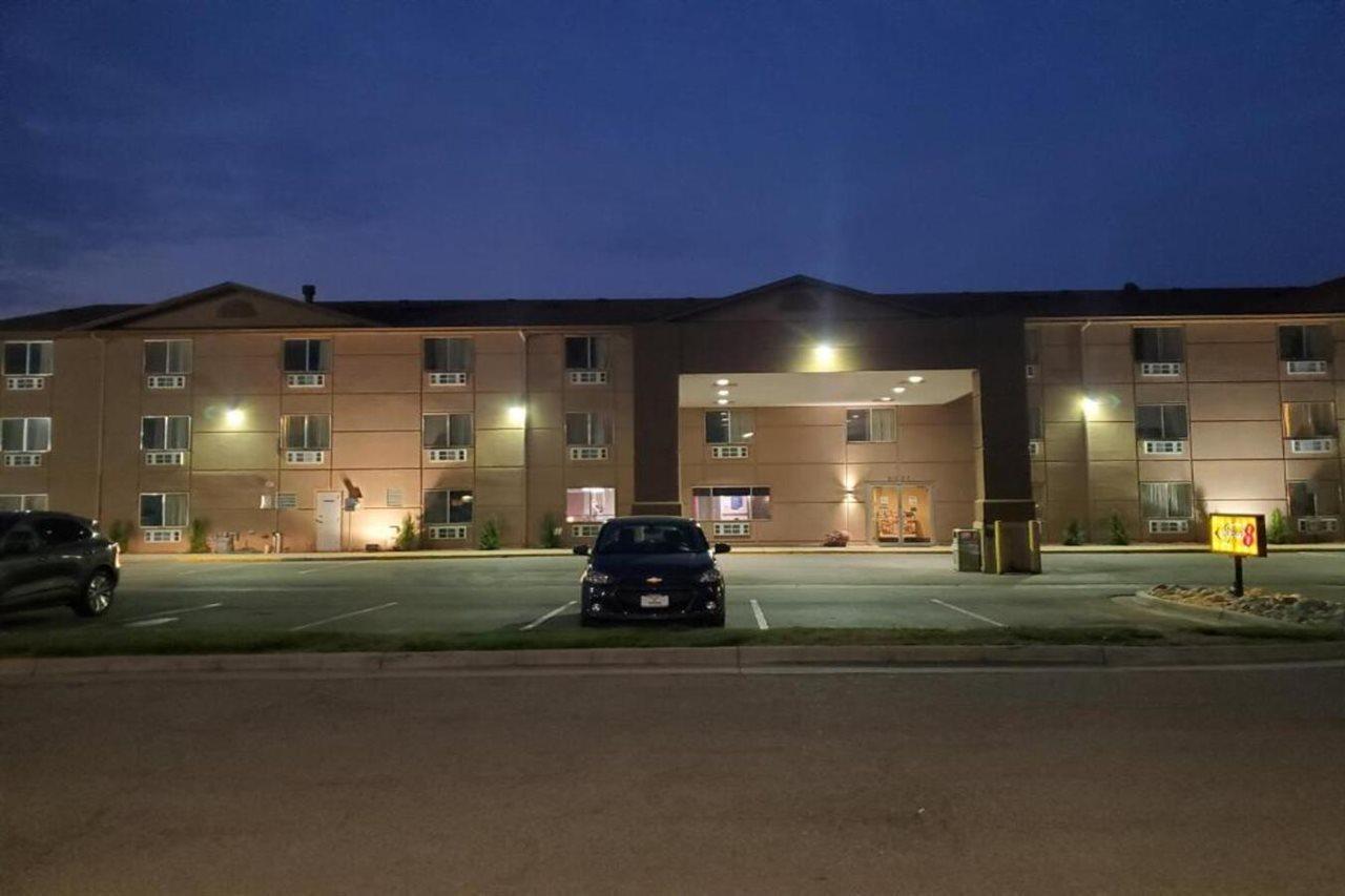 Super 8 By Wyndham Henderson North East Denver Екстериор снимка