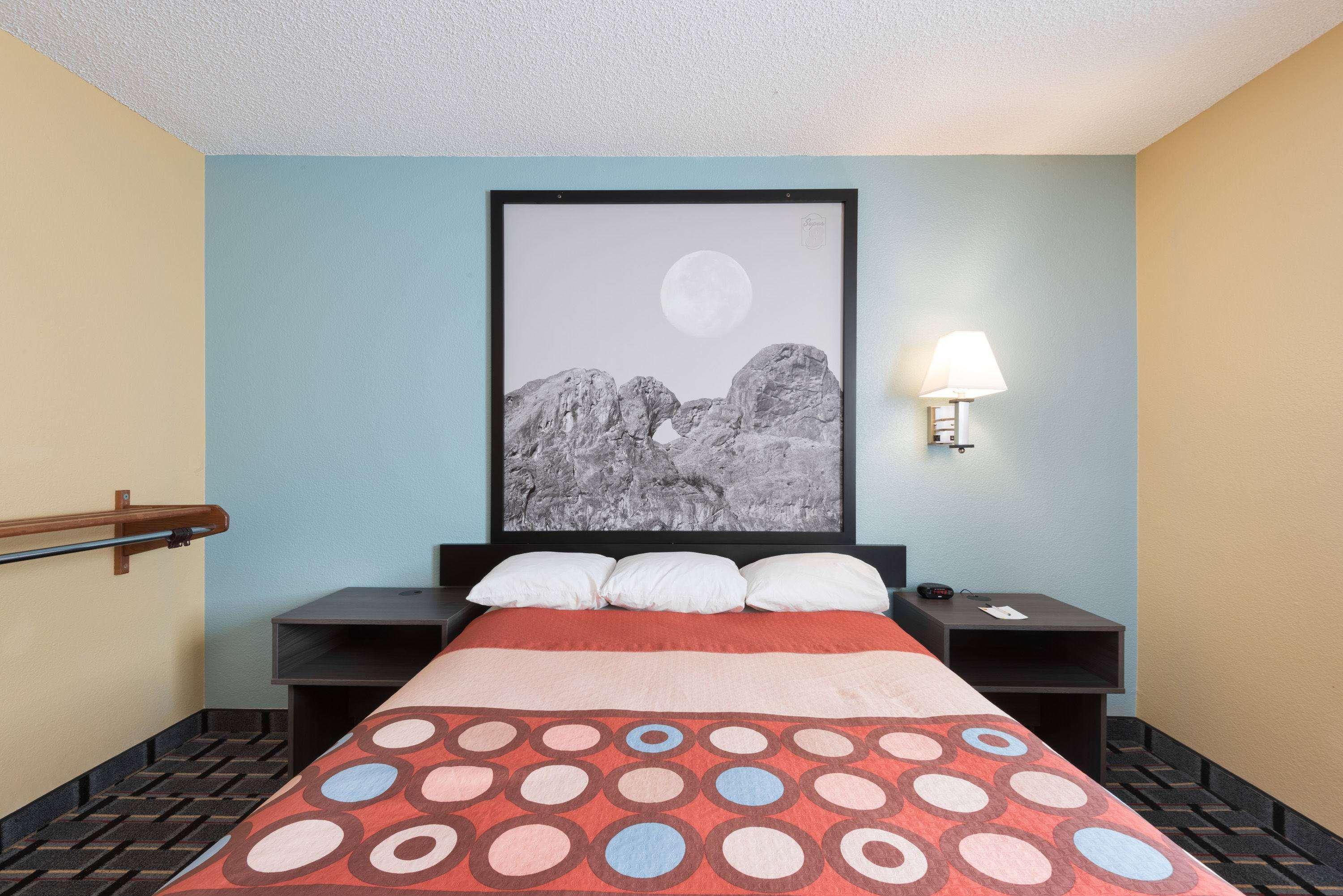 Super 8 By Wyndham Henderson North East Denver Екстериор снимка