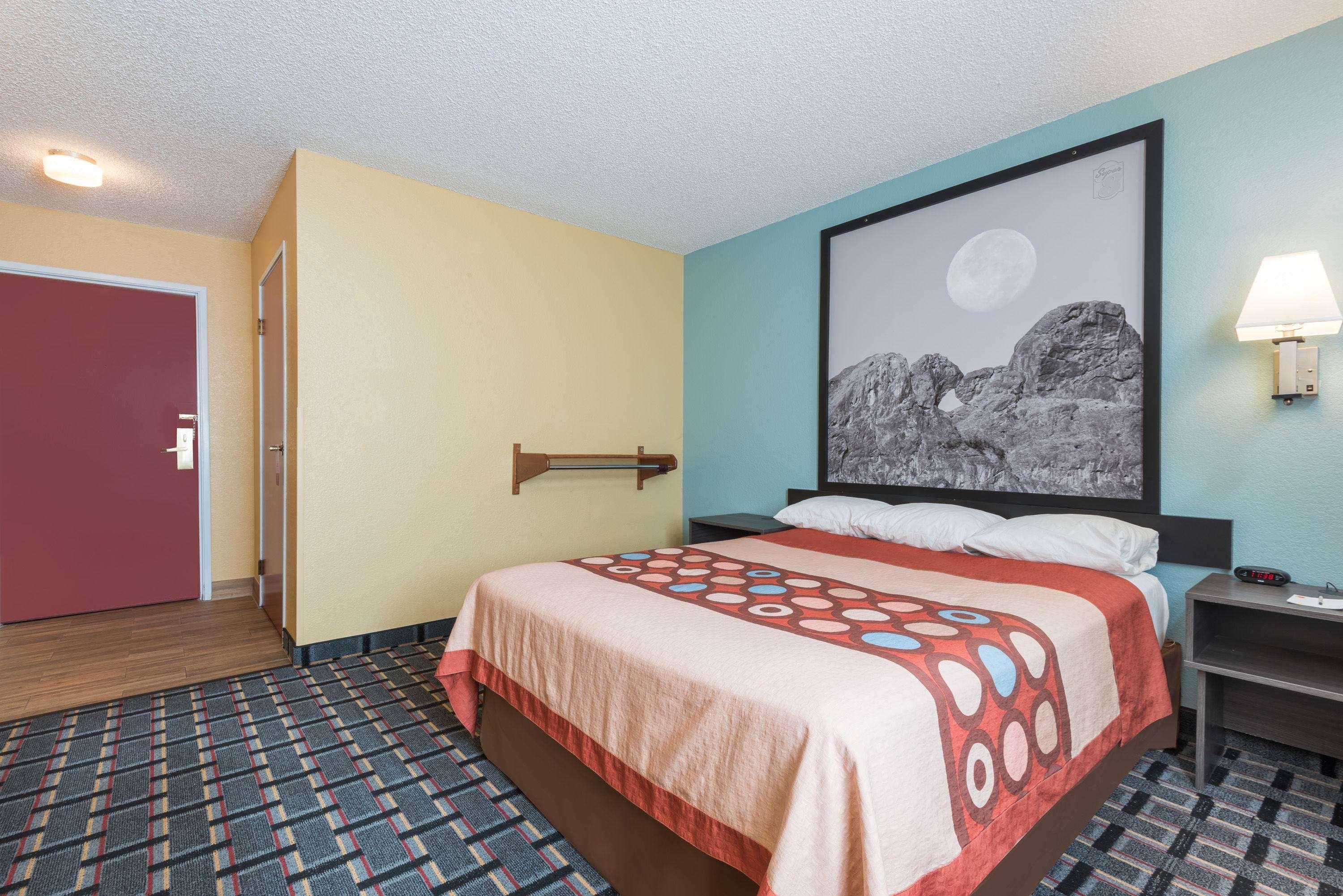 Super 8 By Wyndham Henderson North East Denver Екстериор снимка