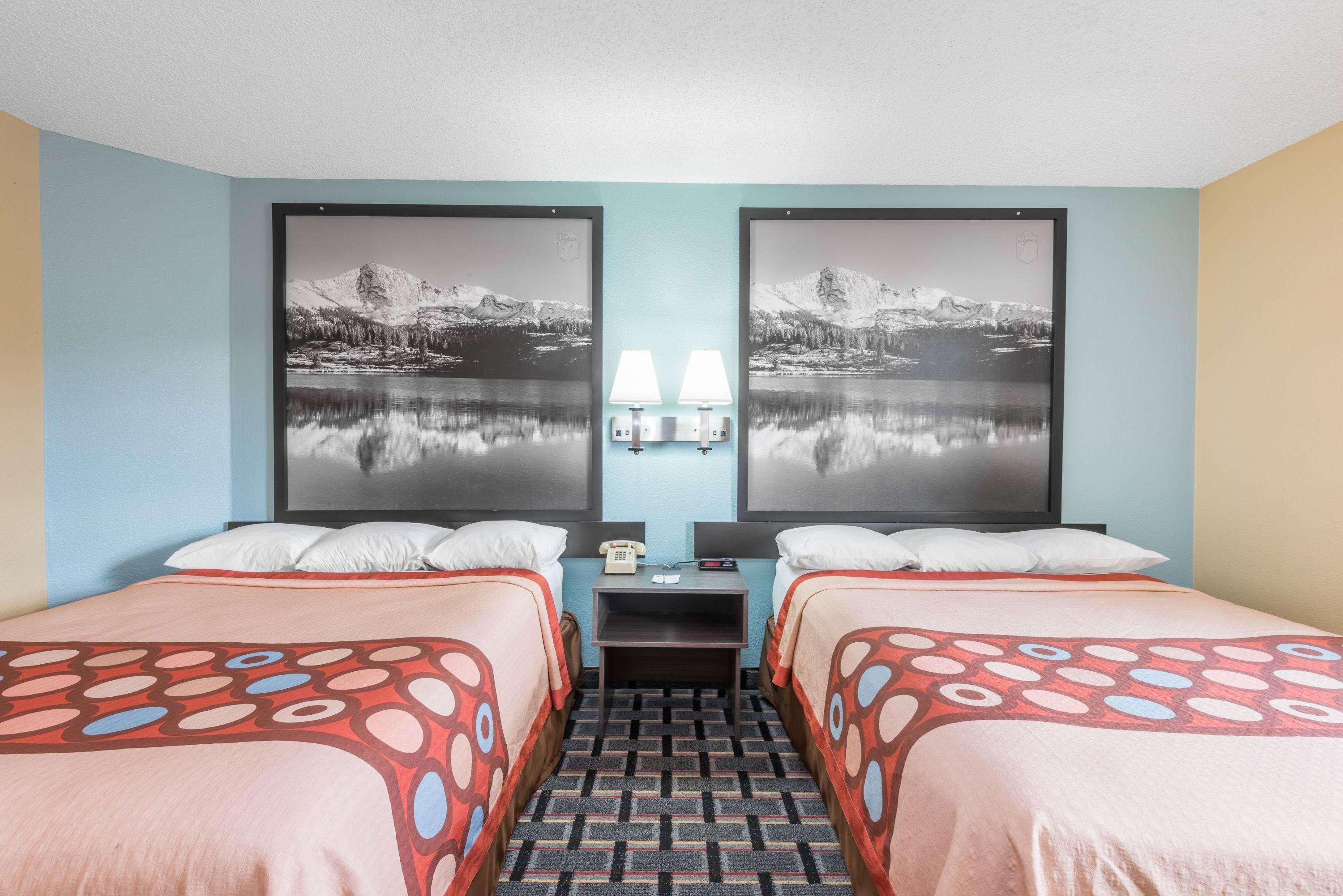 Super 8 By Wyndham Henderson North East Denver Екстериор снимка