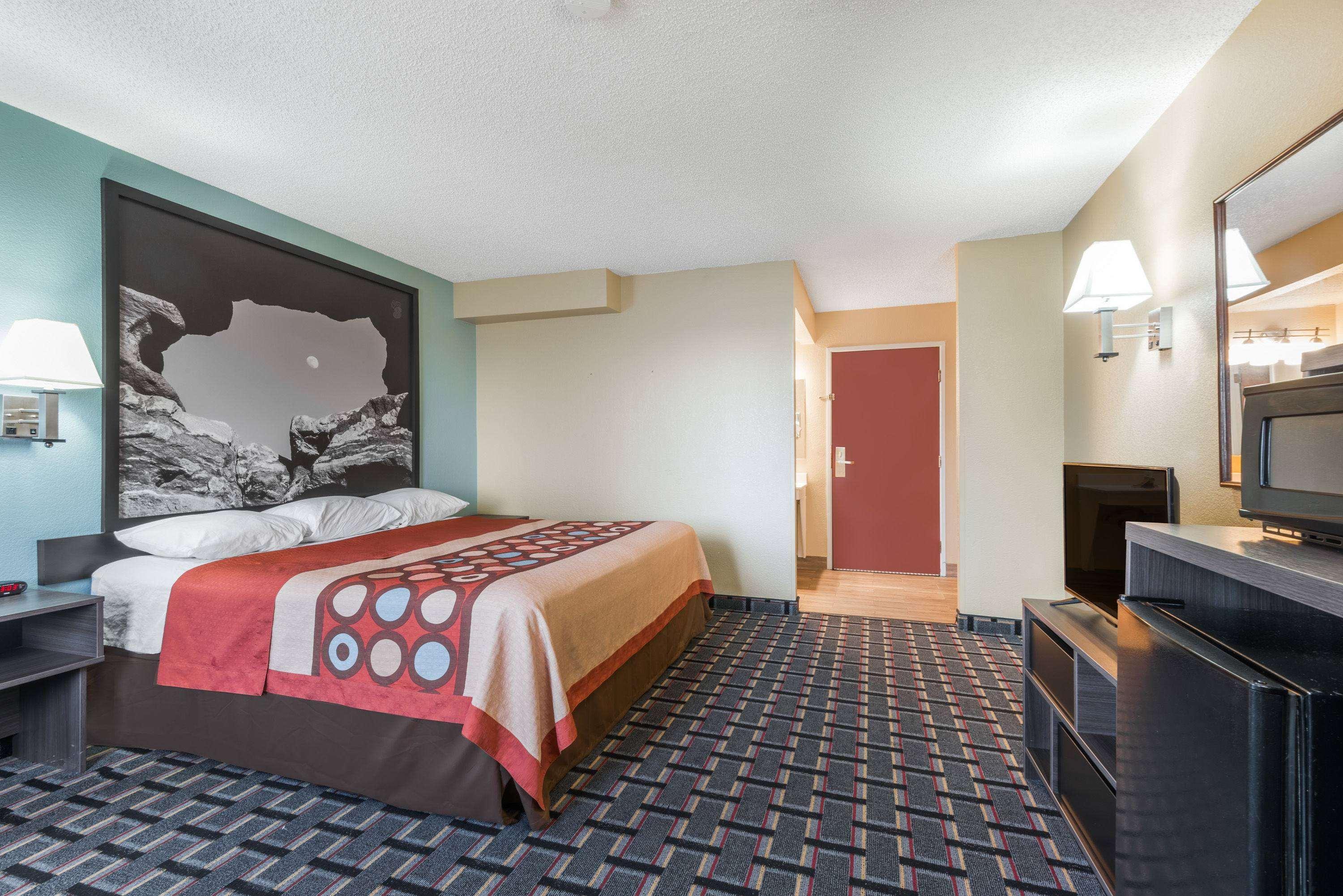Super 8 By Wyndham Henderson North East Denver Екстериор снимка