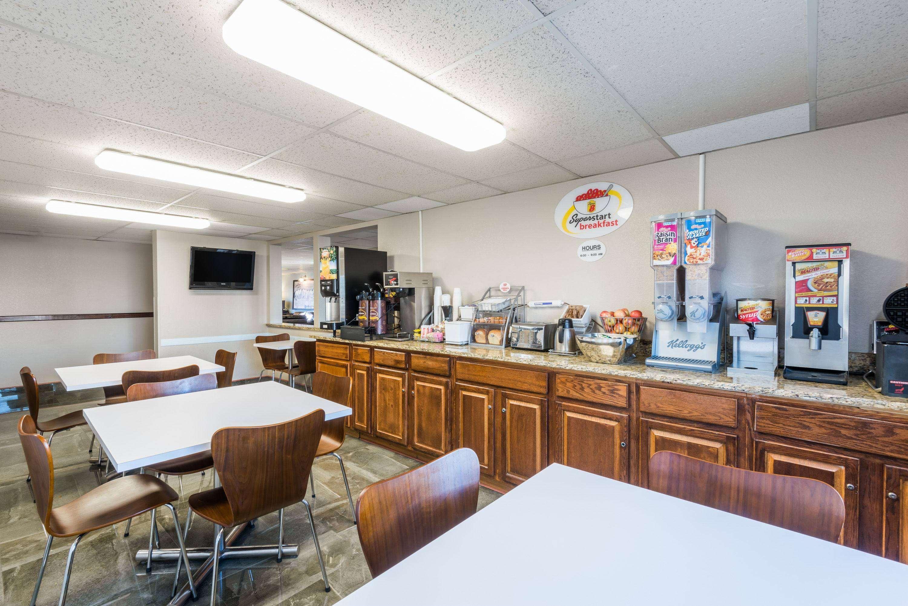 Super 8 By Wyndham Henderson North East Denver Екстериор снимка