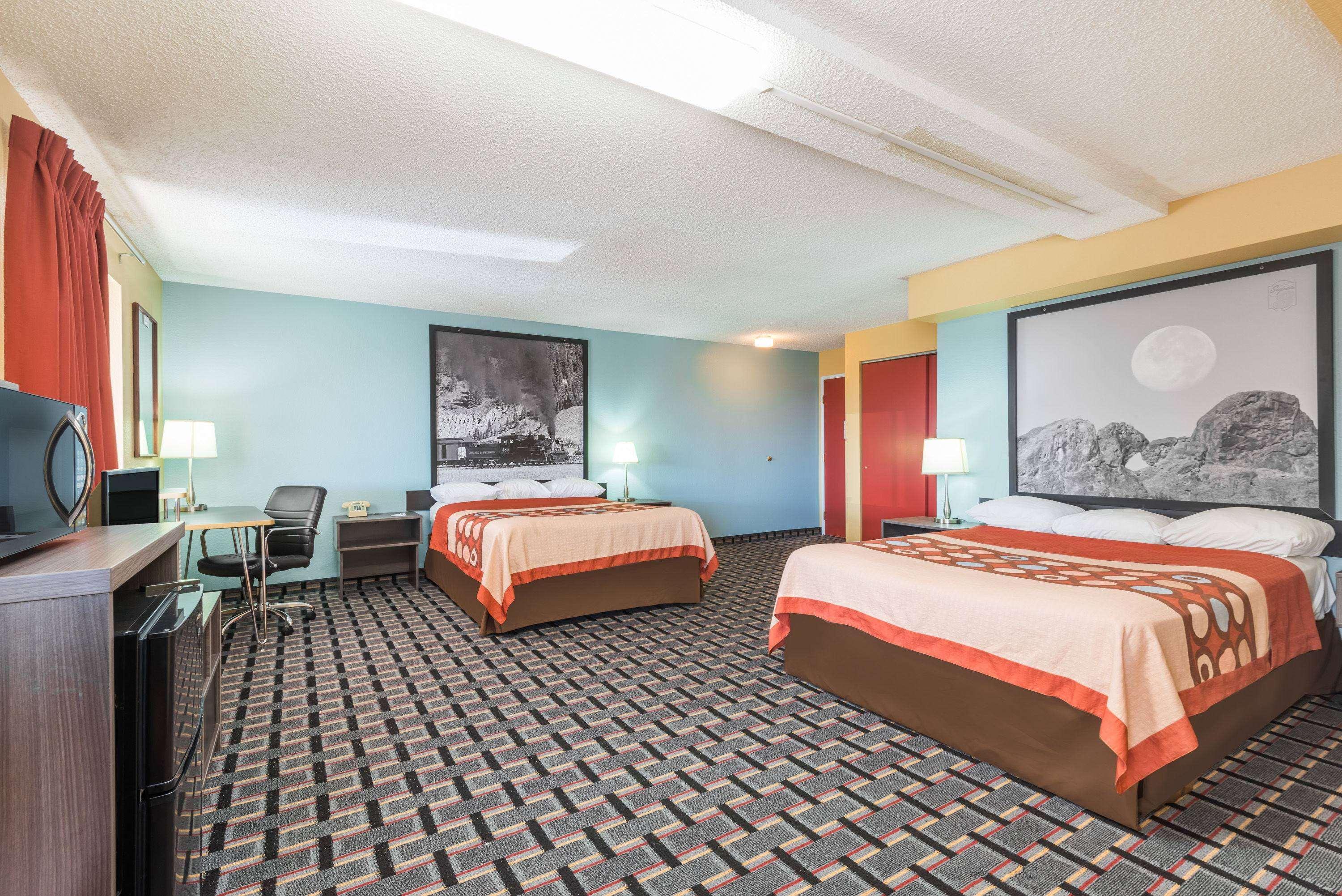 Super 8 By Wyndham Henderson North East Denver Екстериор снимка