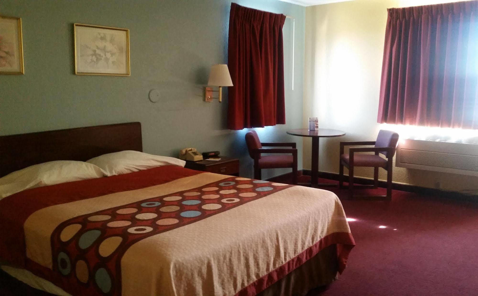 Super 8 By Wyndham Henderson North East Denver Екстериор снимка
