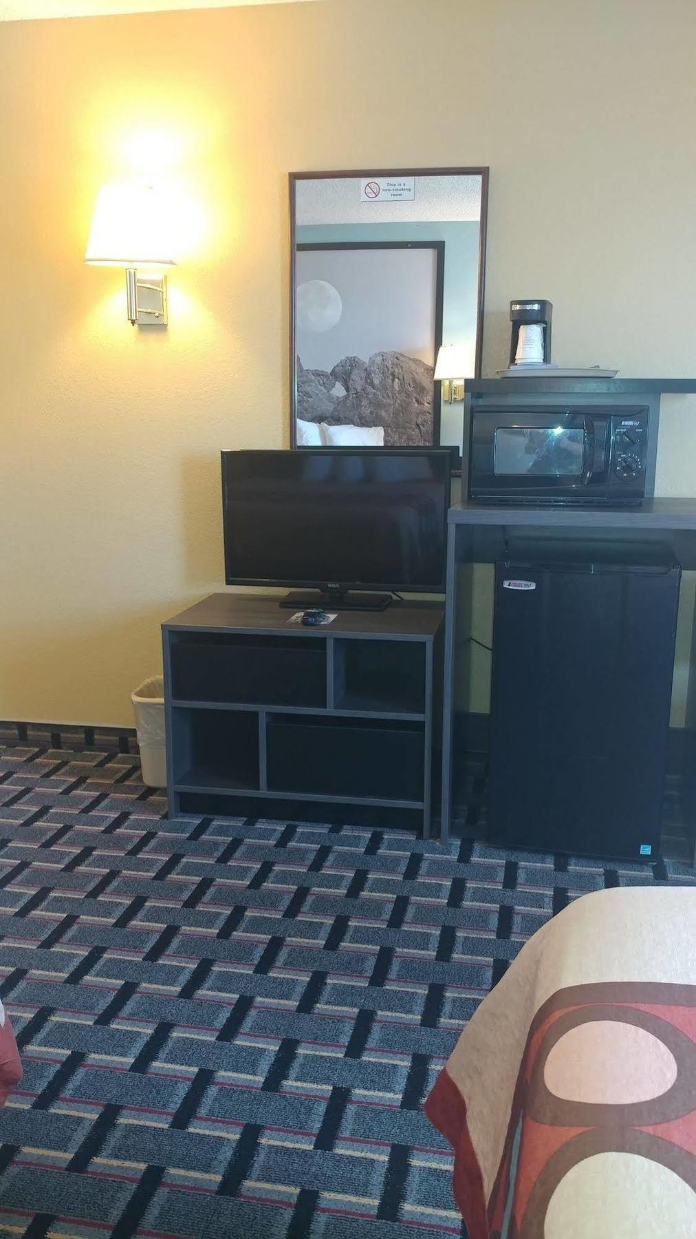 Super 8 By Wyndham Henderson North East Denver Екстериор снимка