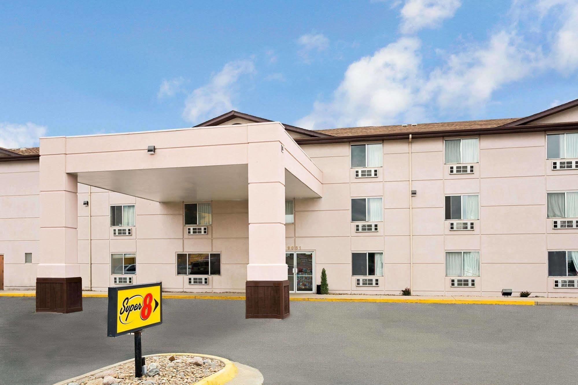 Super 8 By Wyndham Henderson North East Denver Екстериор снимка