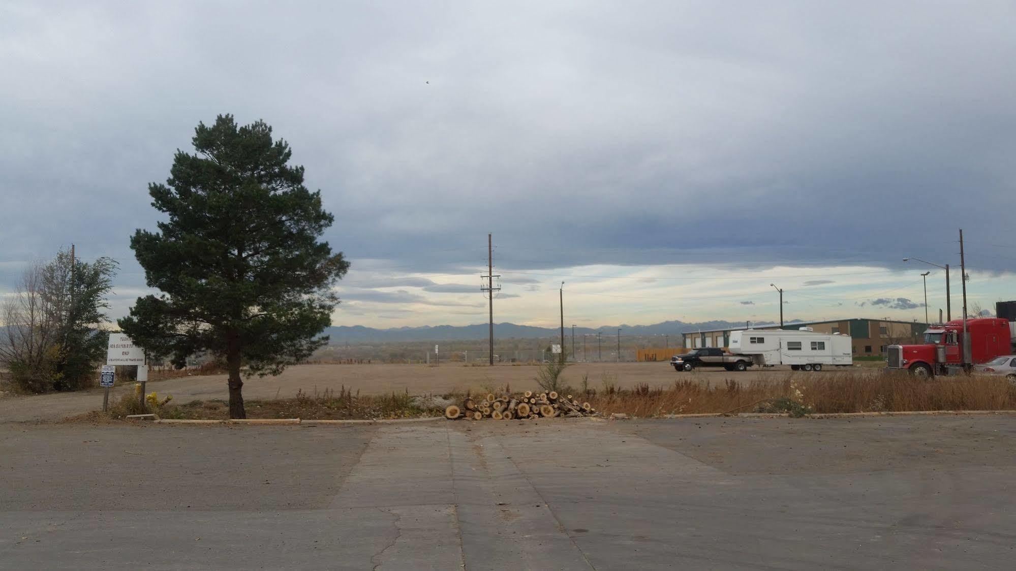 Super 8 By Wyndham Henderson North East Denver Екстериор снимка