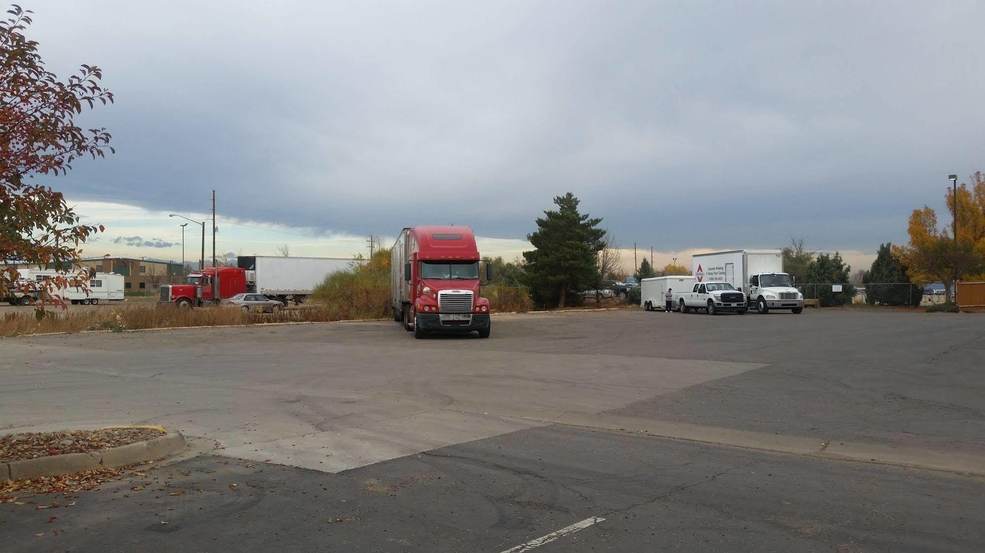 Super 8 By Wyndham Henderson North East Denver Екстериор снимка